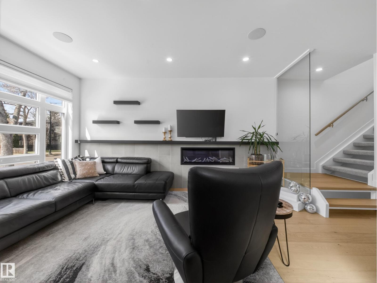 10449 143 ST NW - Image 3