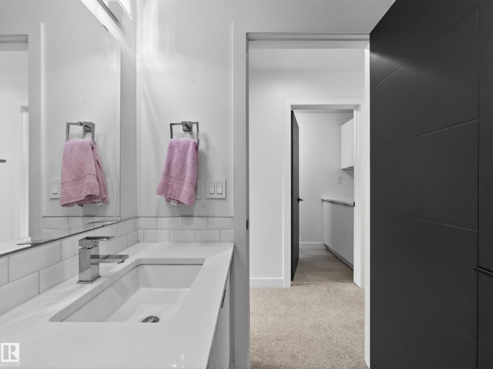 10449 143 ST NW - 35