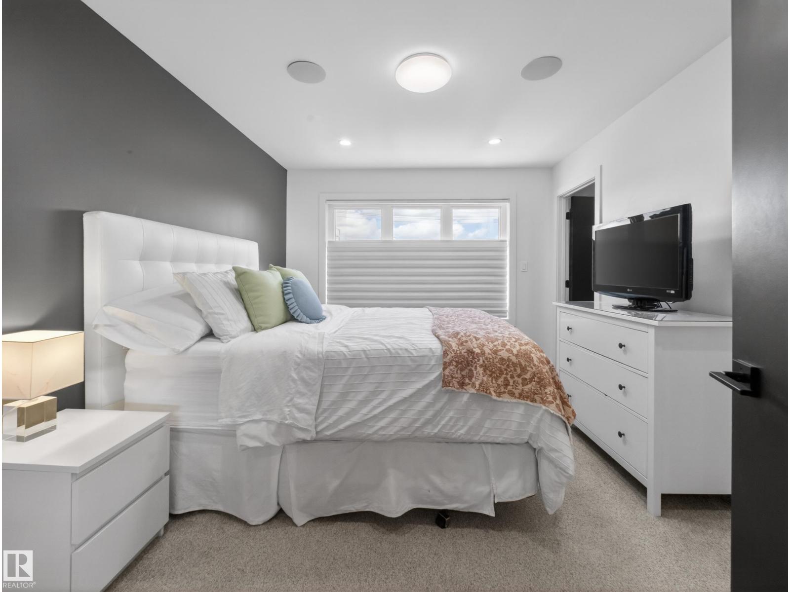 10449 143 ST NW - 42