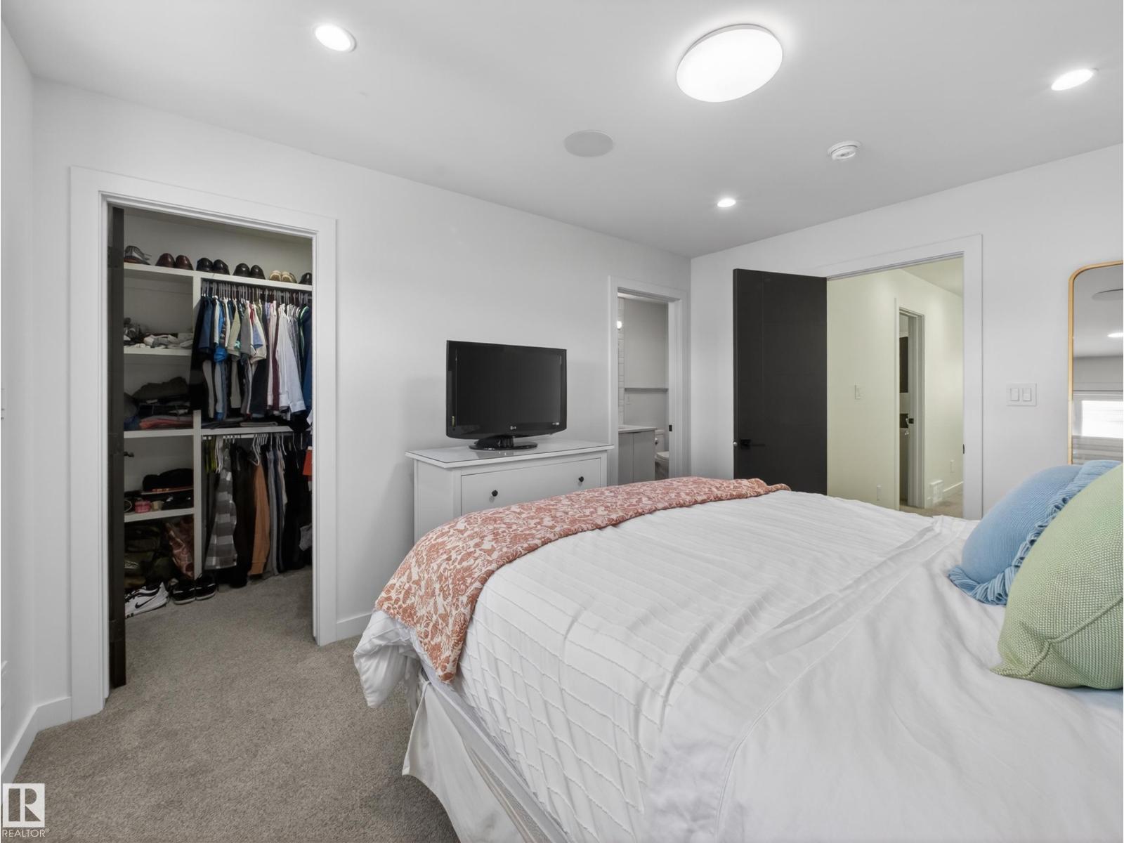 10449 143 ST NW - 43