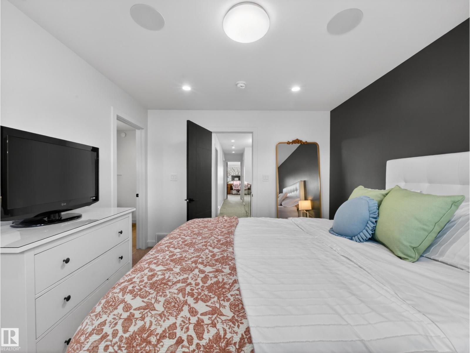 10449 143 ST NW - 44