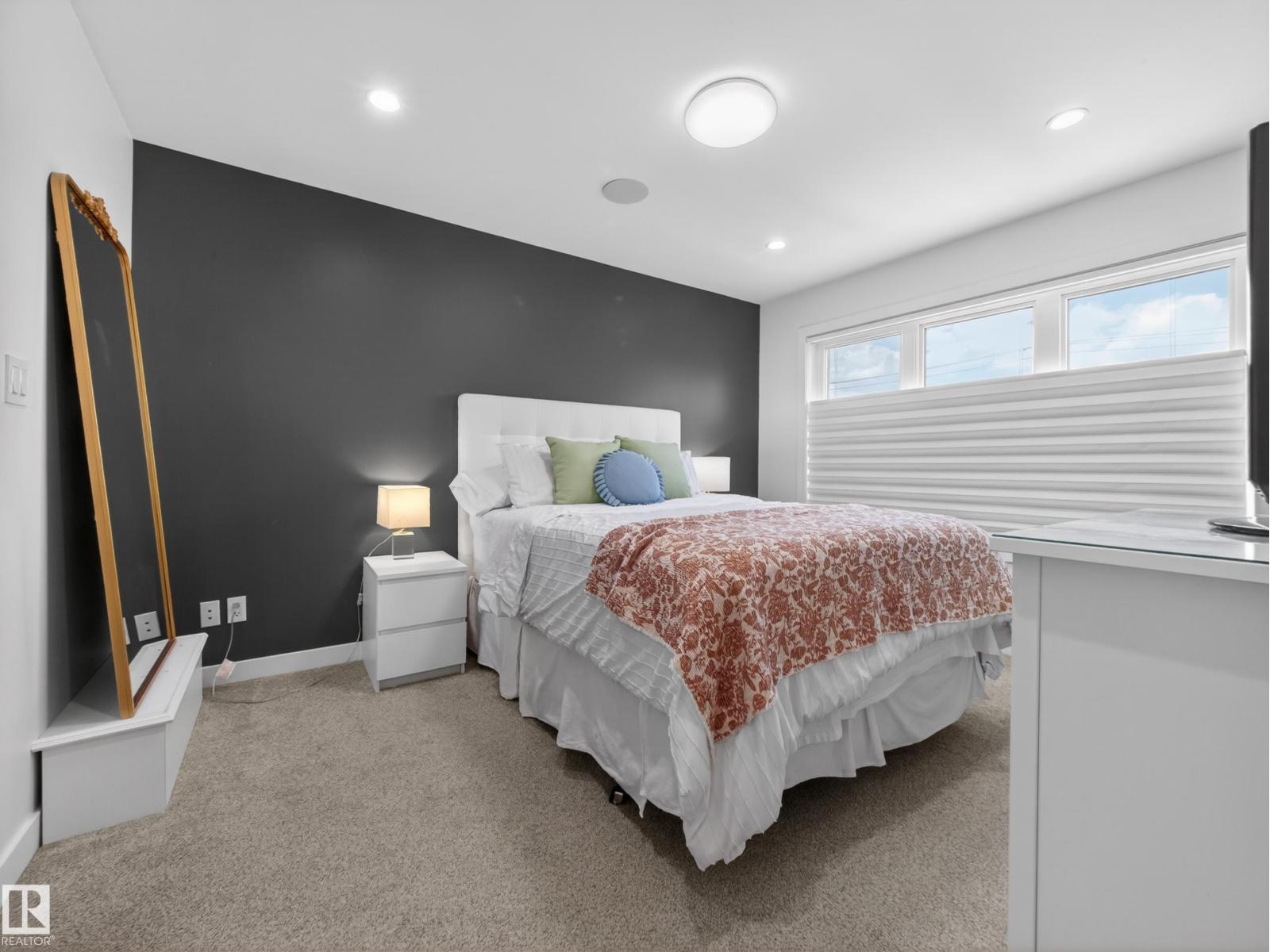 10449 143 ST NW - 47