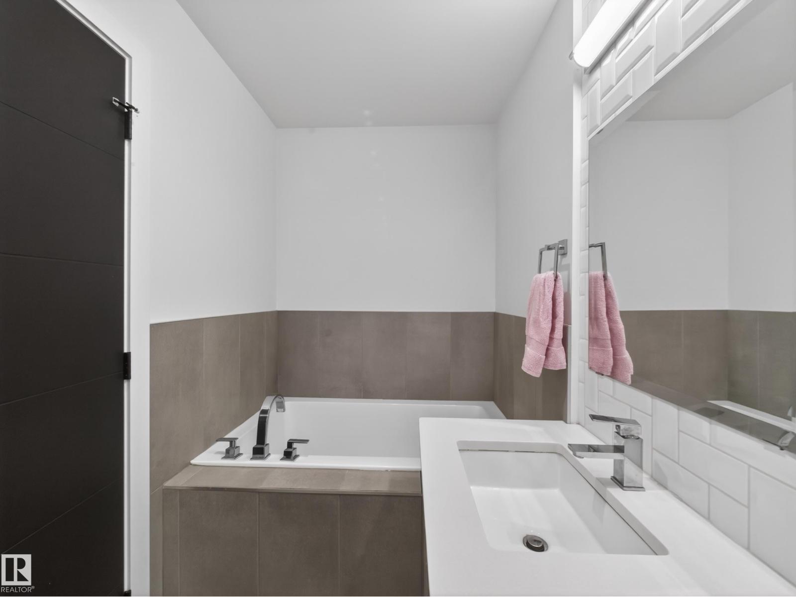 10449 143 ST NW - 50