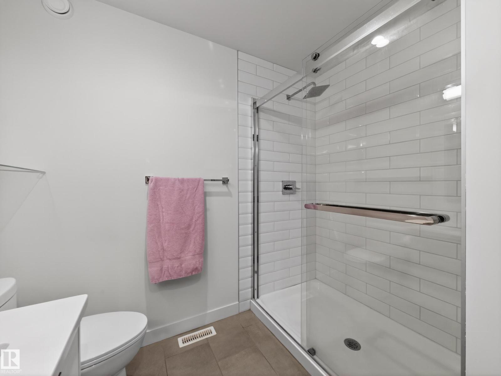 10449 143 ST NW - 51