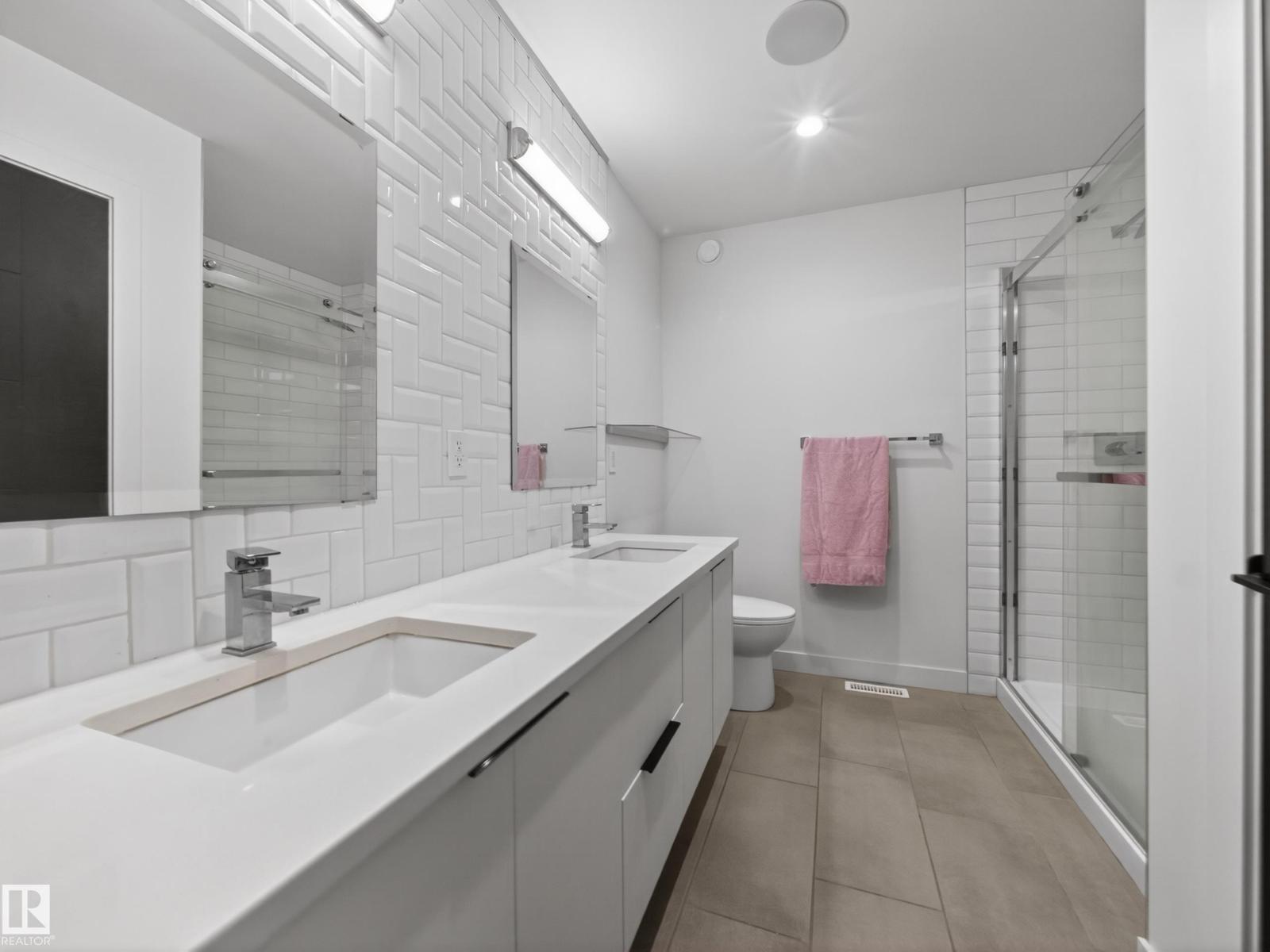 10449 143 ST NW - 52