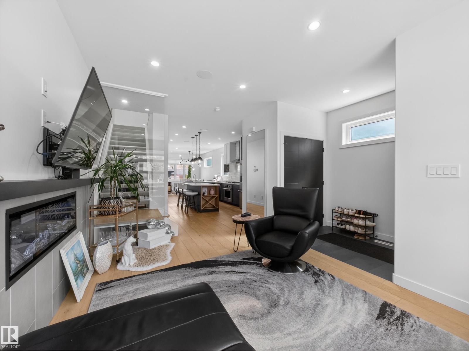 10449 143 ST NW - 6