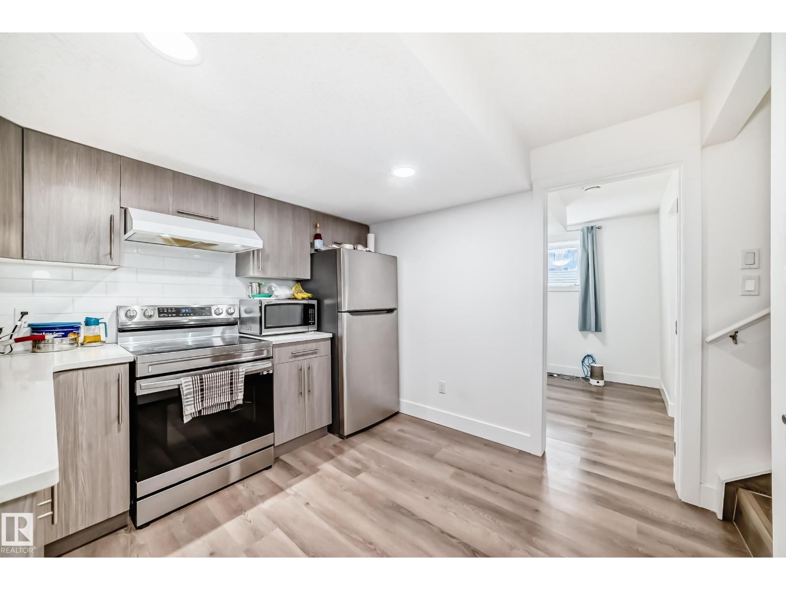 12118 125 ST NW - 38