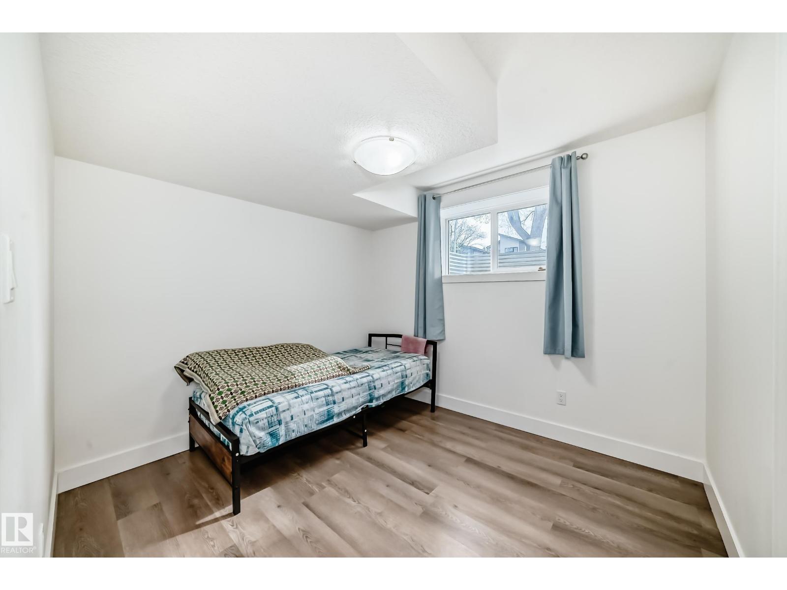 12118 125 ST NW - 40