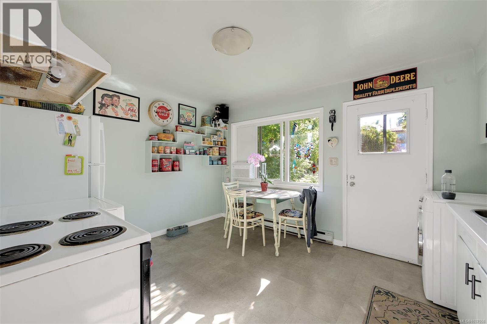 2550/2552 Belmont Ave - 10