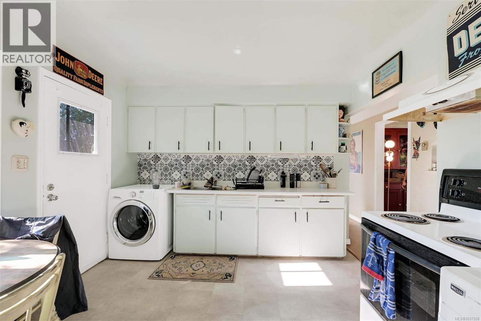 2550/2552 Belmont Ave - 12