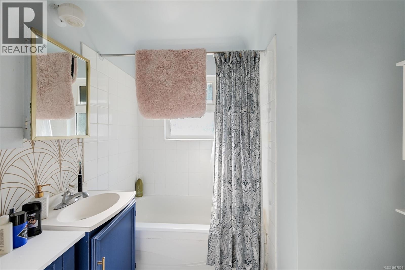 2550/2552 Belmont Ave - 19