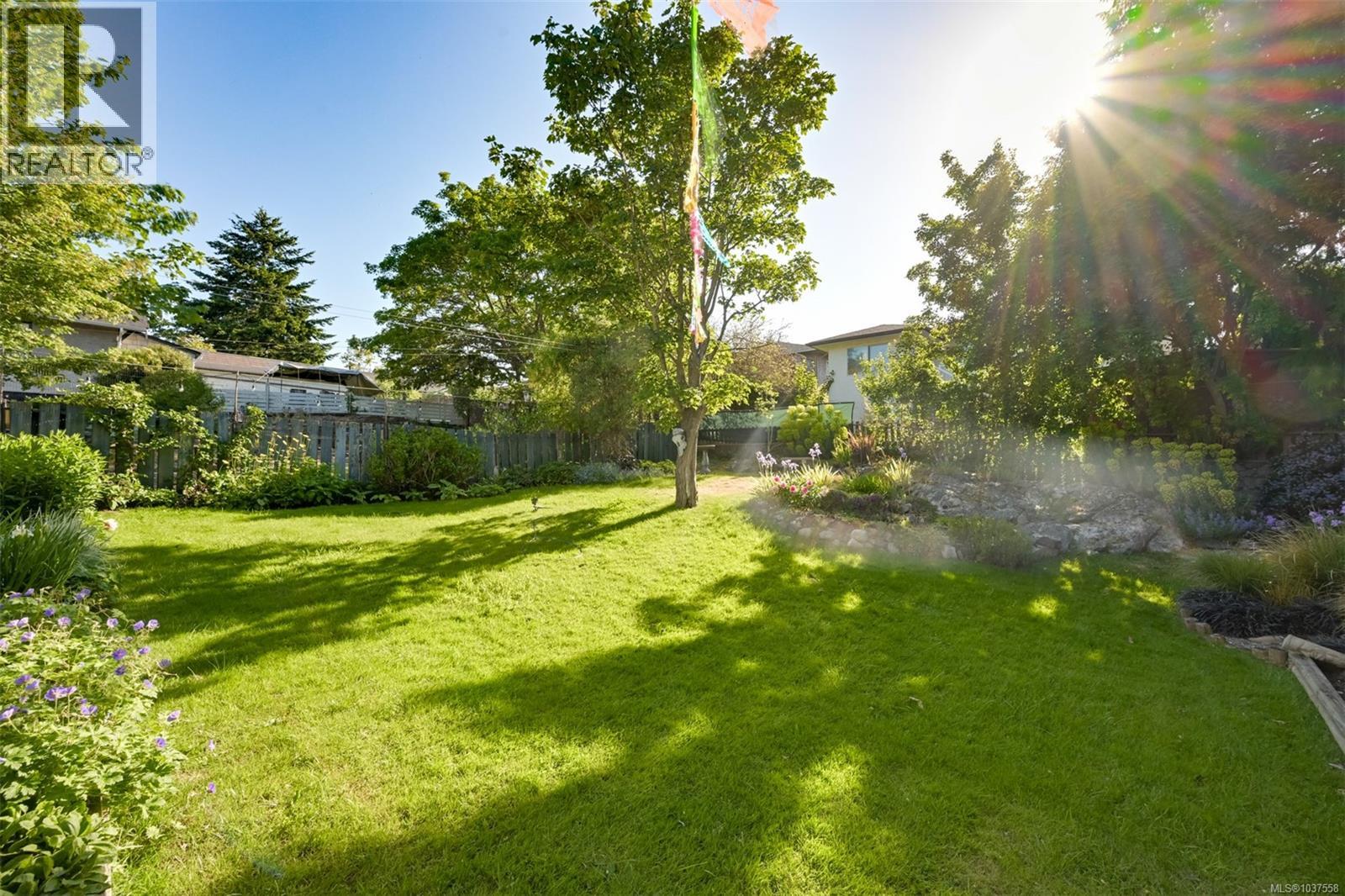 2550/2552 Belmont Ave - 23