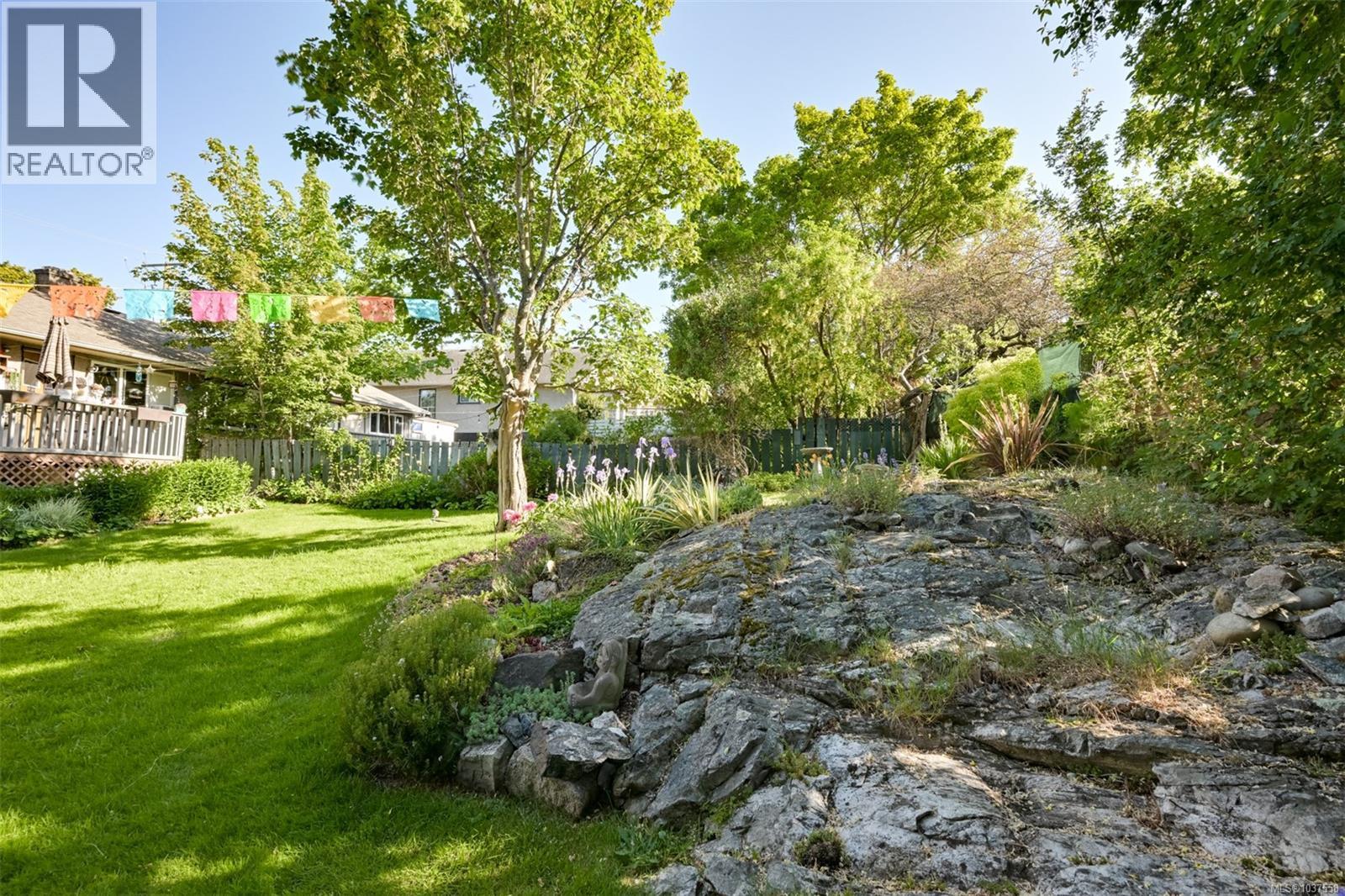 2550/2552 Belmont Ave - 26