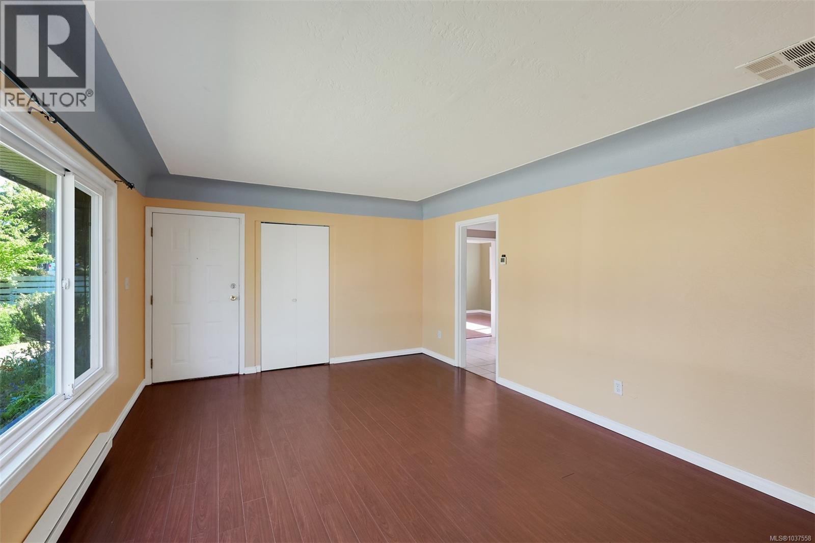 2550/2552 Belmont Ave - 34
