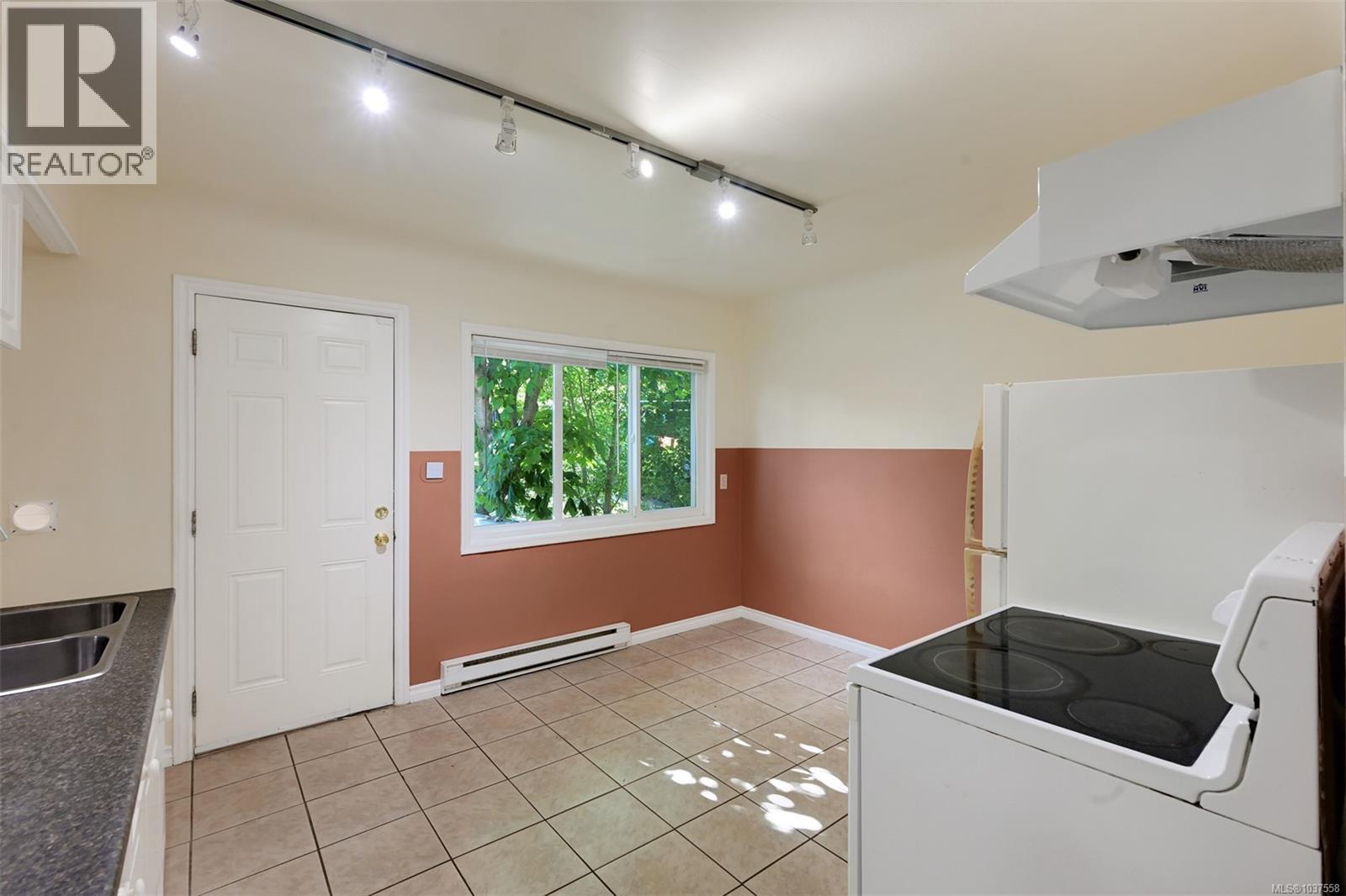 2550/2552 Belmont Ave - 35