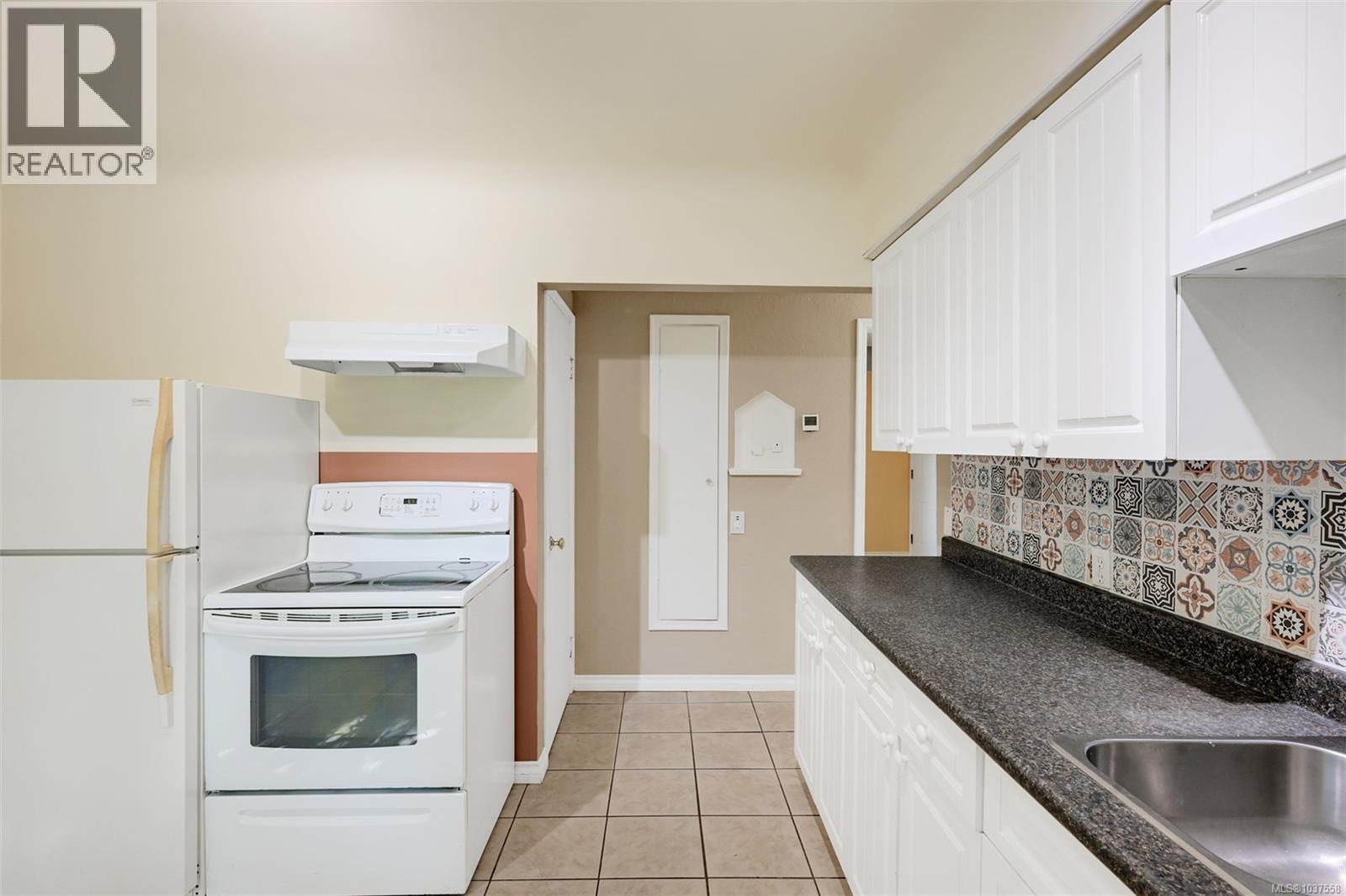 2550/2552 Belmont Ave - 37