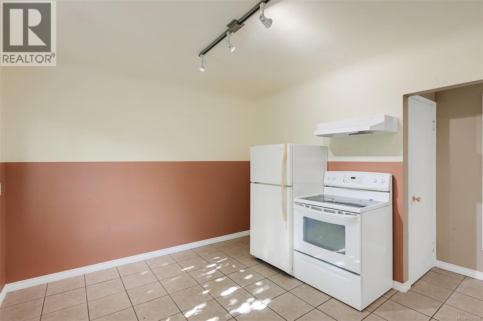 2550/2552 Belmont Ave - 38