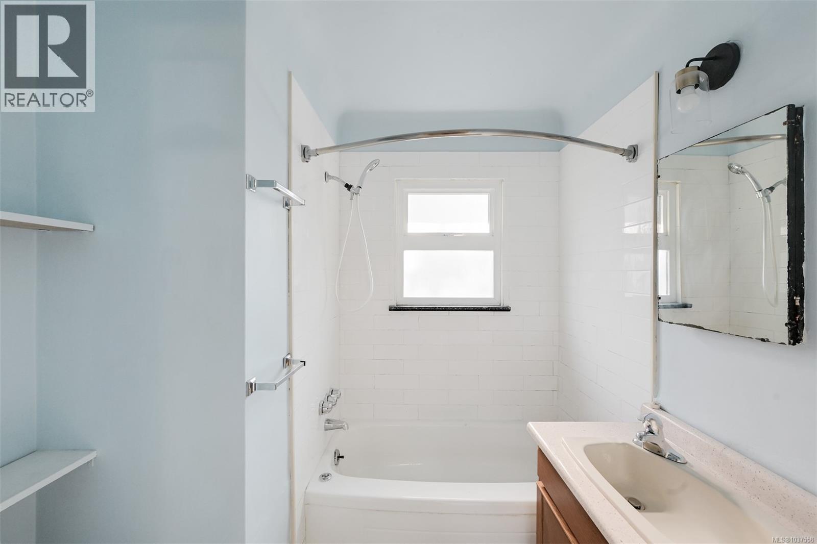 2550/2552 Belmont Ave - 45