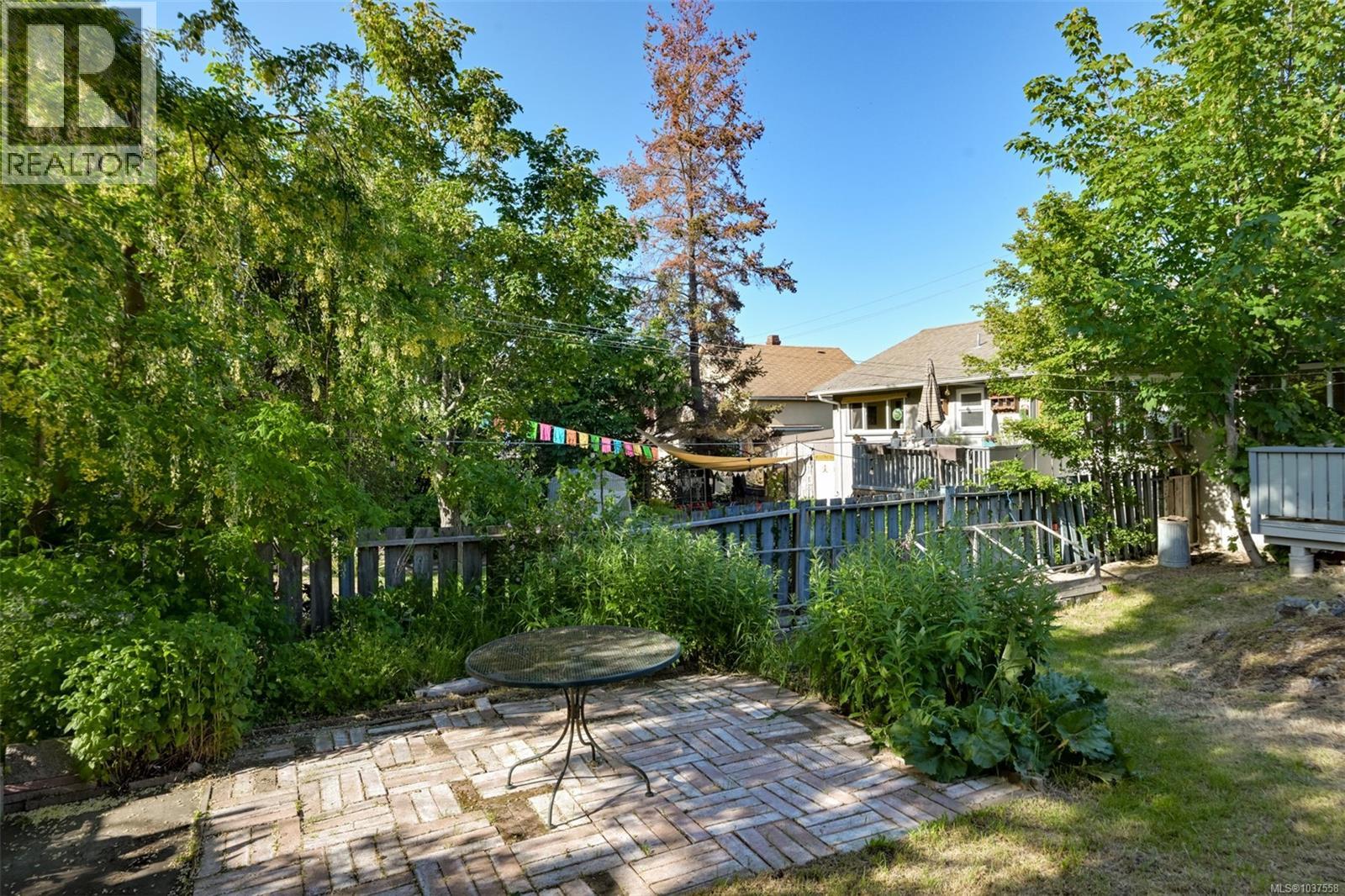 2550/2552 Belmont Ave - 50