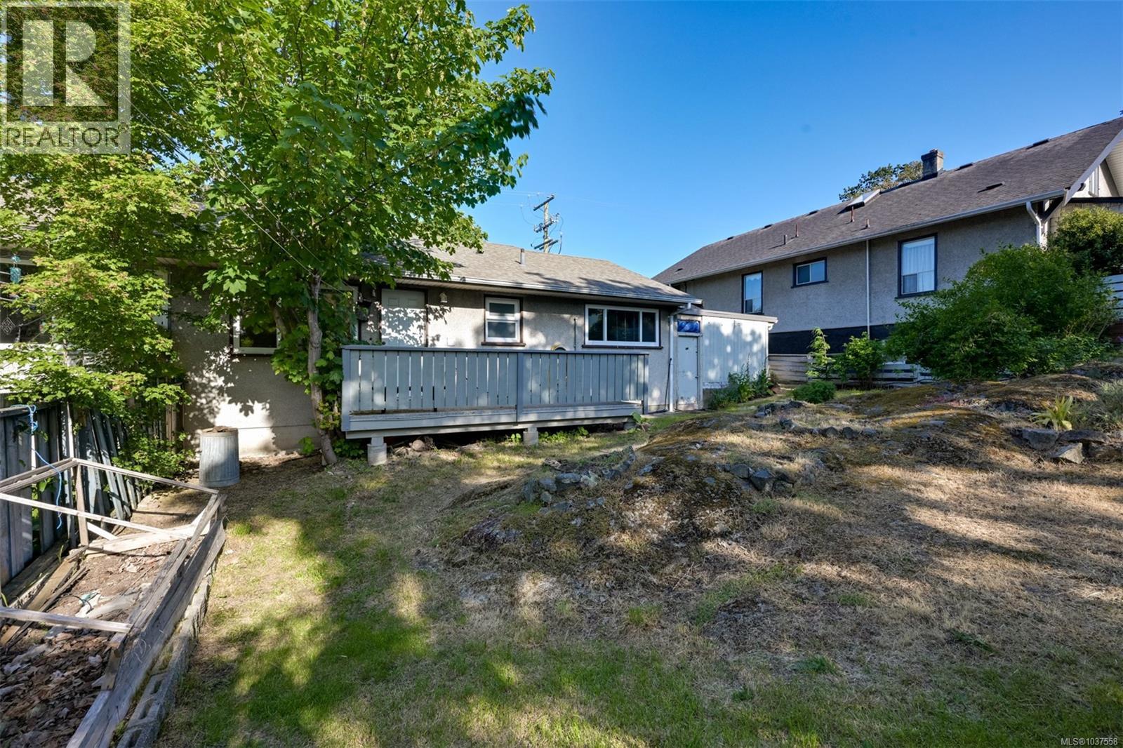 2550/2552 Belmont Ave - 53