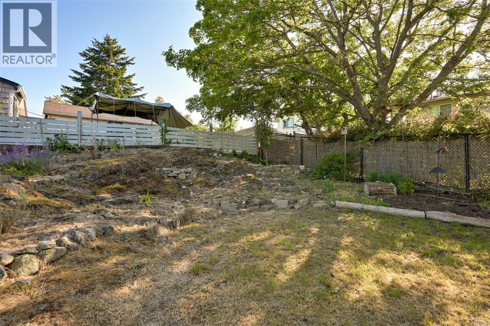 2550/2552 Belmont Ave - 54