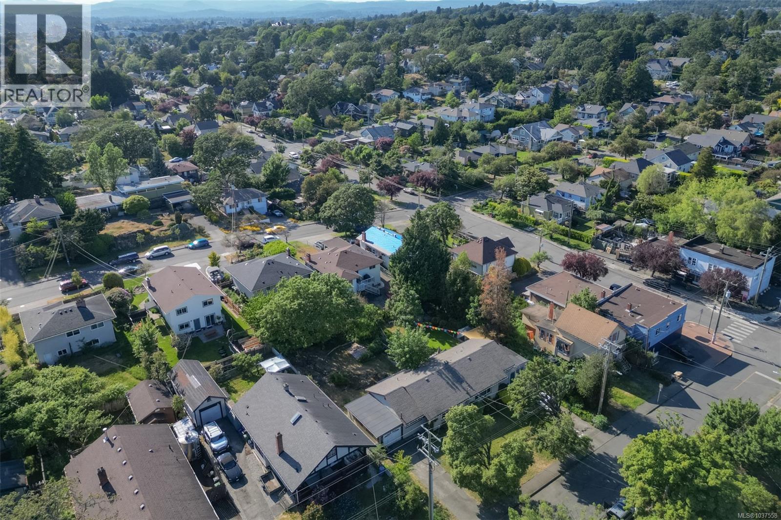 2550/2552 Belmont Ave - 55