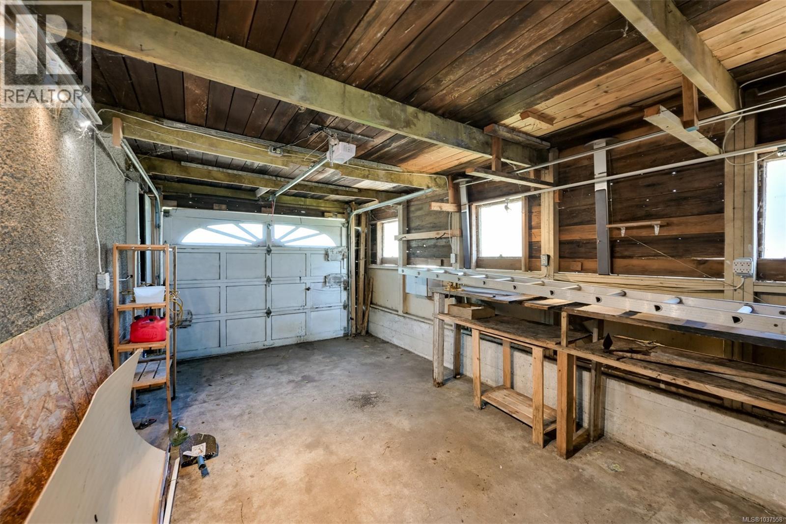 2550/2552 Belmont Ave - 62