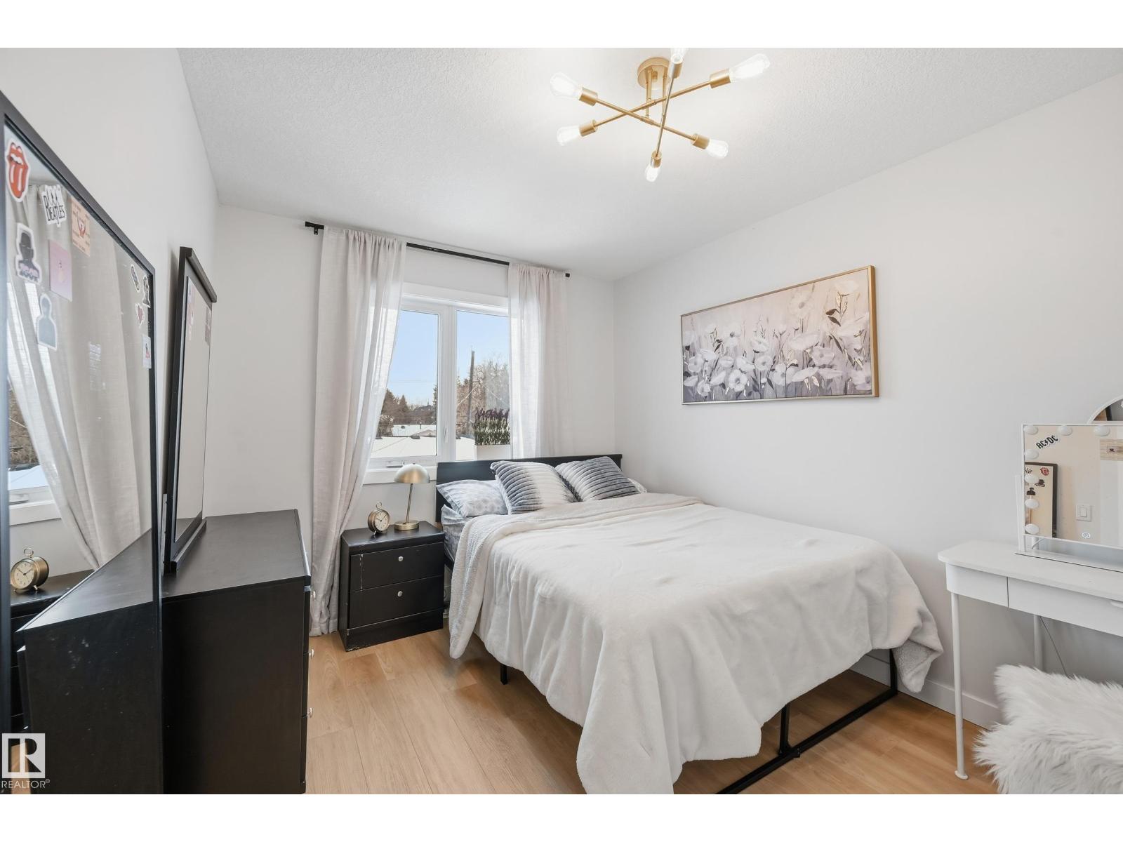 10736 149 ST NW - 27