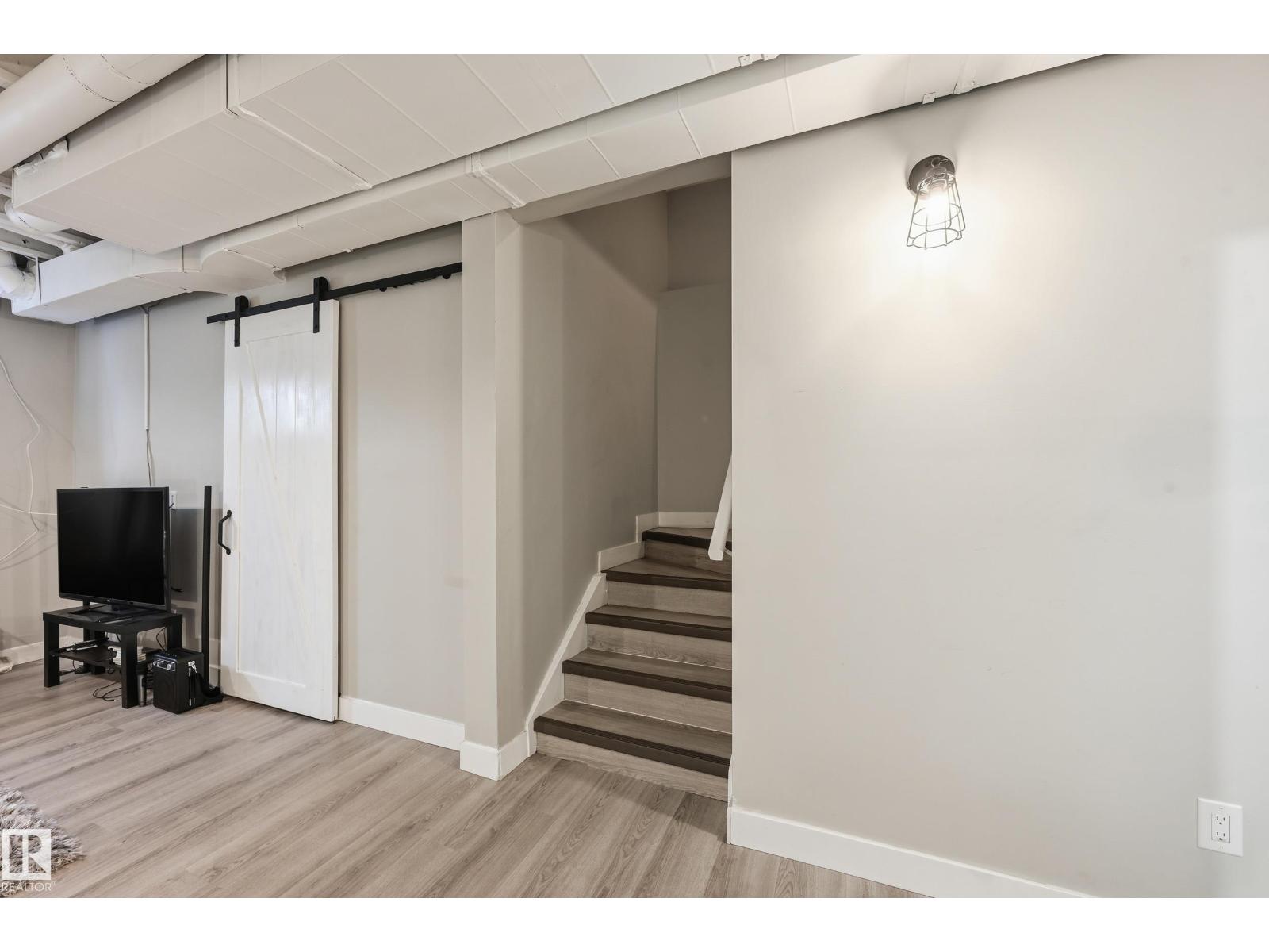10736 149 ST NW - 29