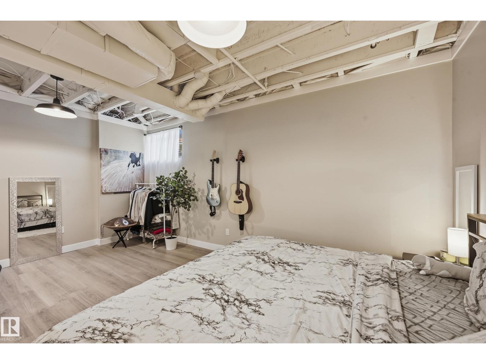 10736 149 ST NW - 36