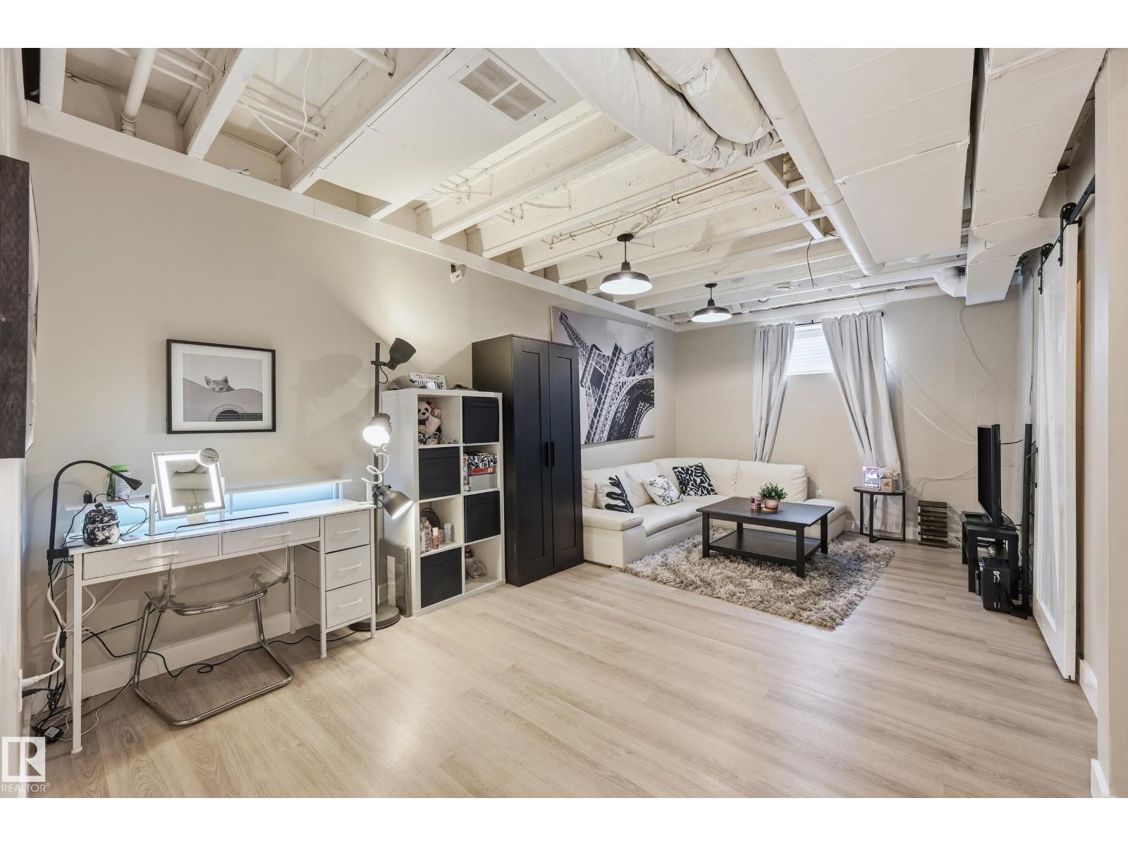 10736 149 ST NW - 30