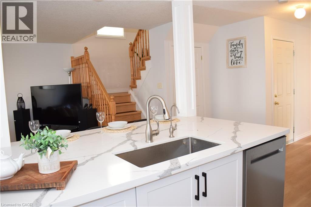 28 LEMON GRASS Street, Kitchener, Ontario, N2N3R5 — Photo 3