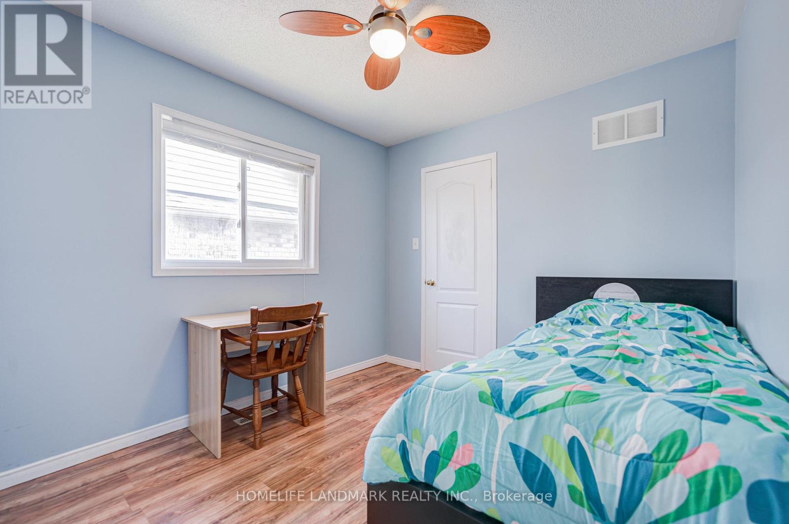 72 MARGARET GRAHAM CRESCENT - 18