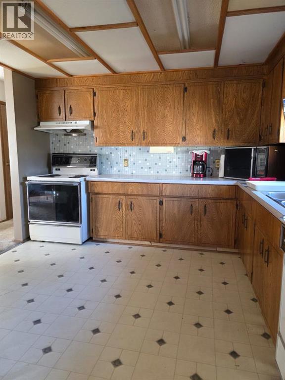 4716 55 Avenue - 13