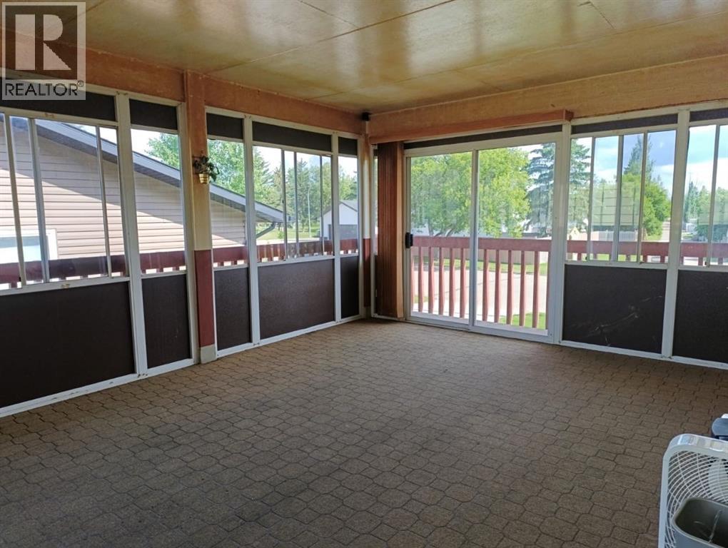 4716 55 Avenue - 9