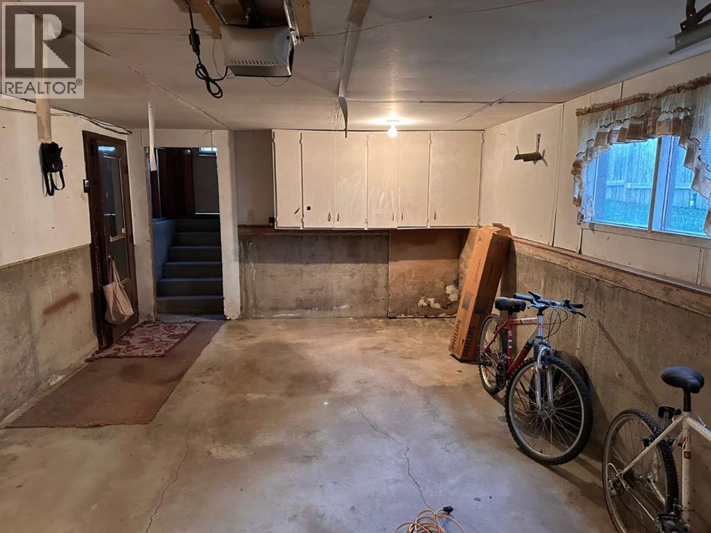 4716 55 Avenue - 23