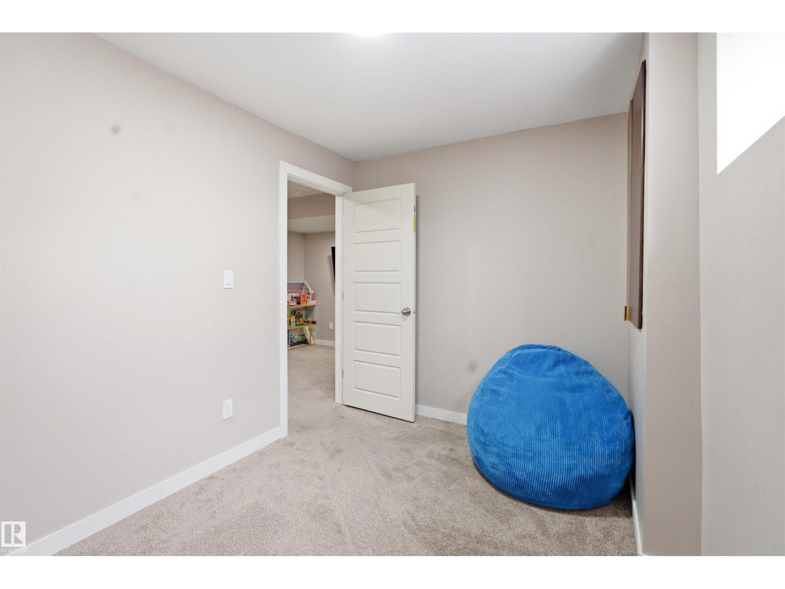 2310 68 Street SW - 33