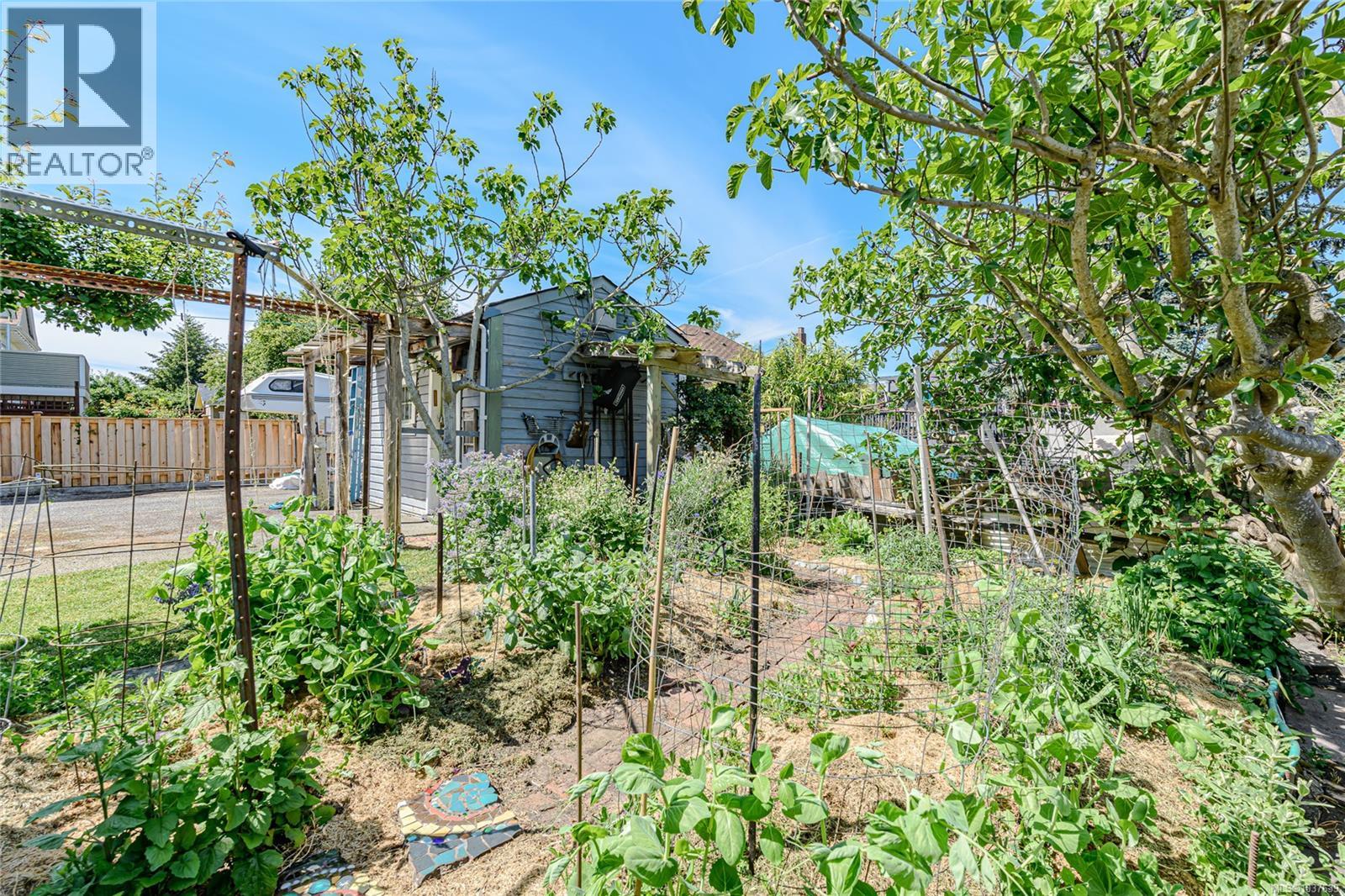  842 Princess Avenue, Victoria