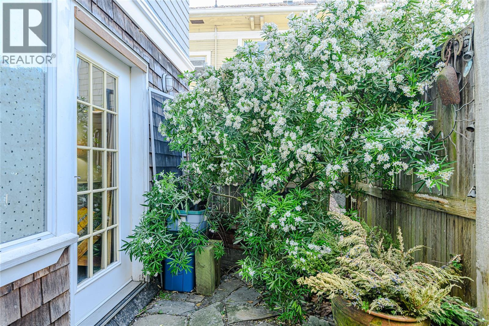 842 Princess Ave - 37
