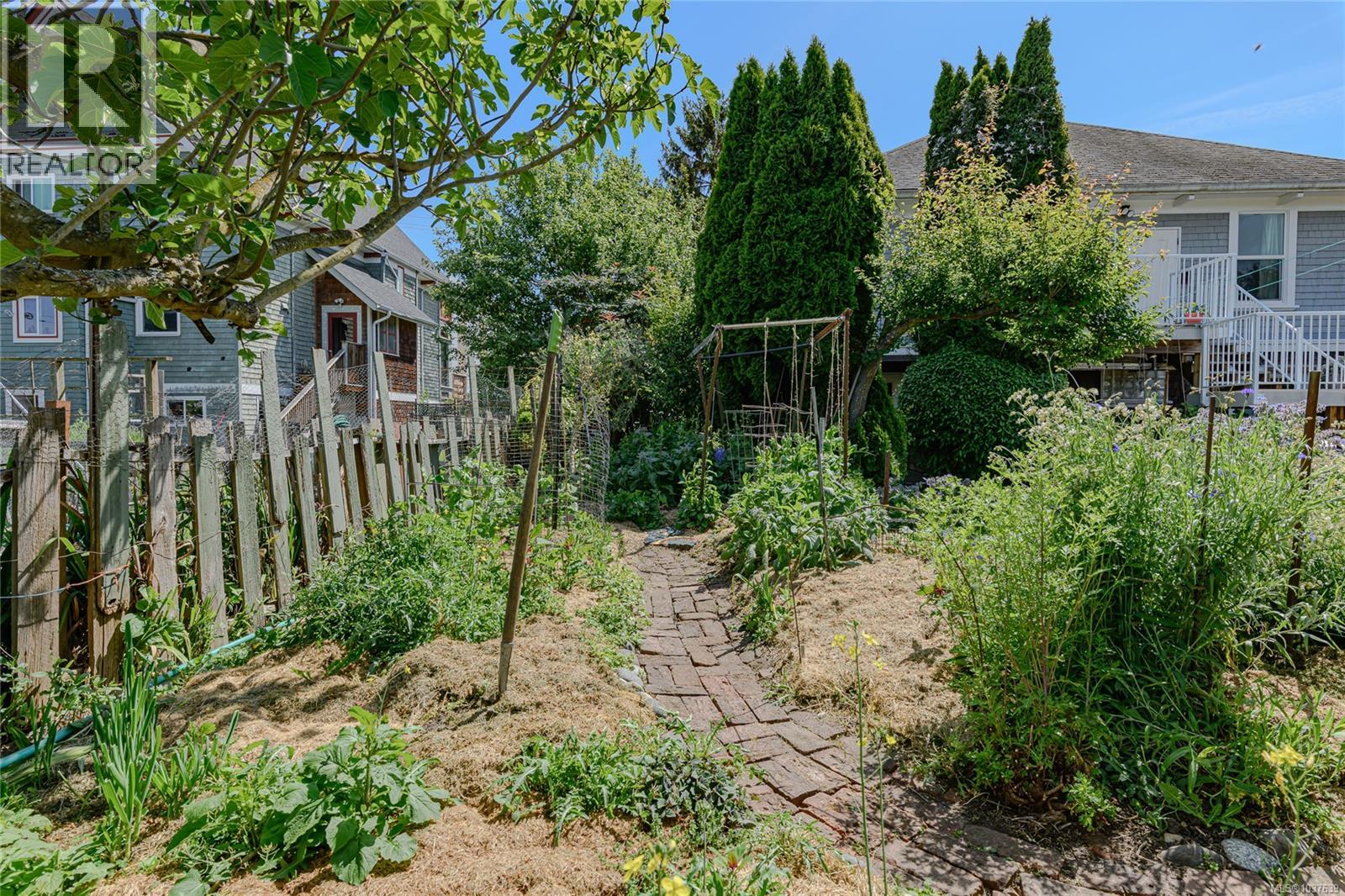  842 Princess Avenue, Victoria