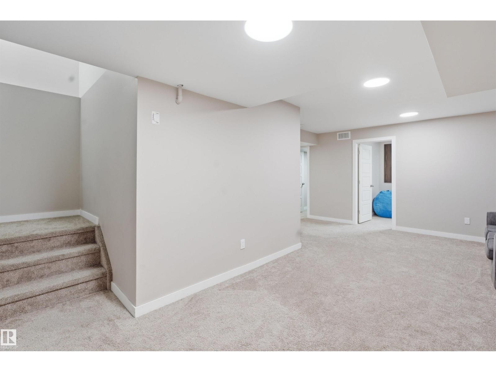 2310 68 Street SW - 26
