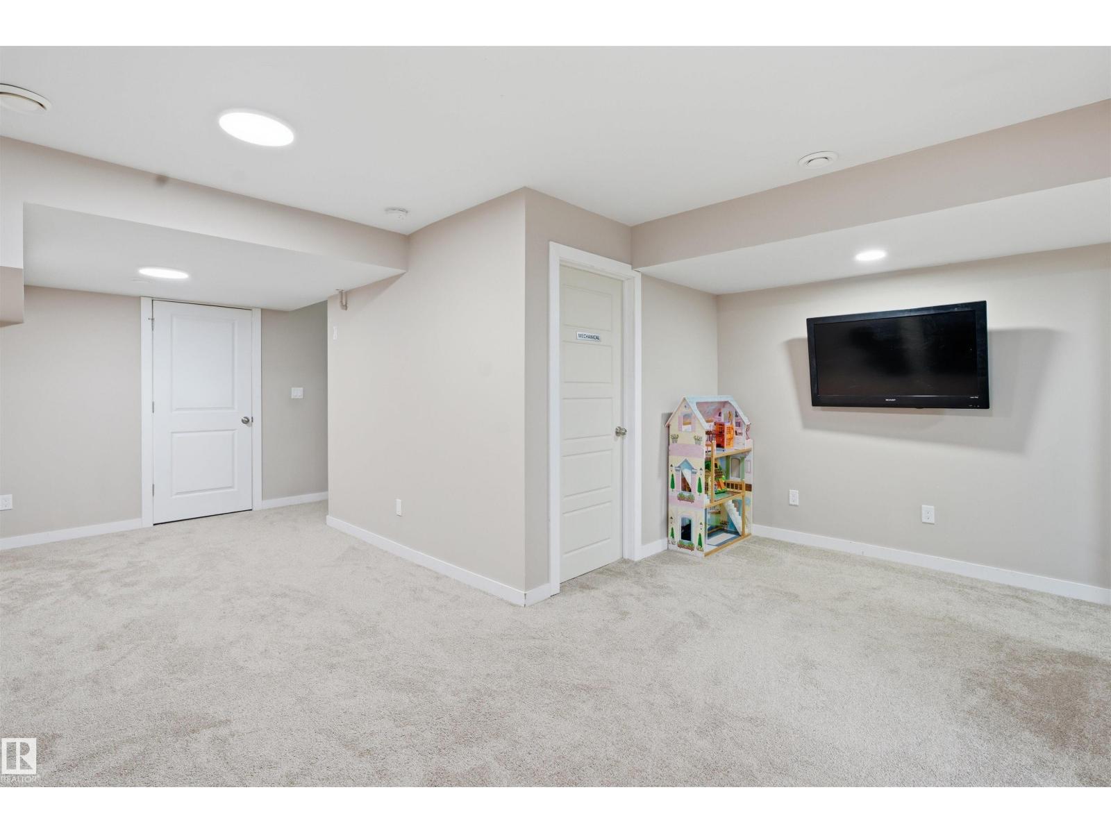 2310 68 Street SW - 27