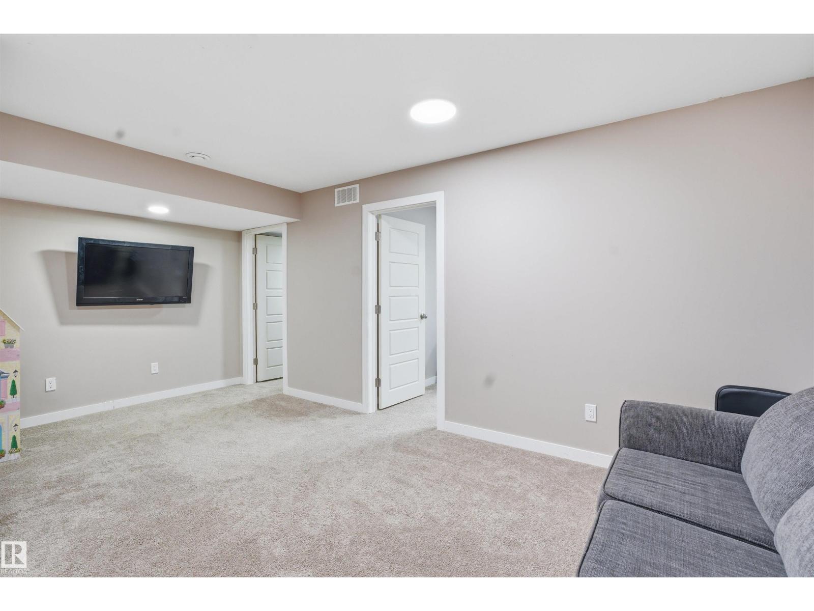 2310 68 Street SW - 31