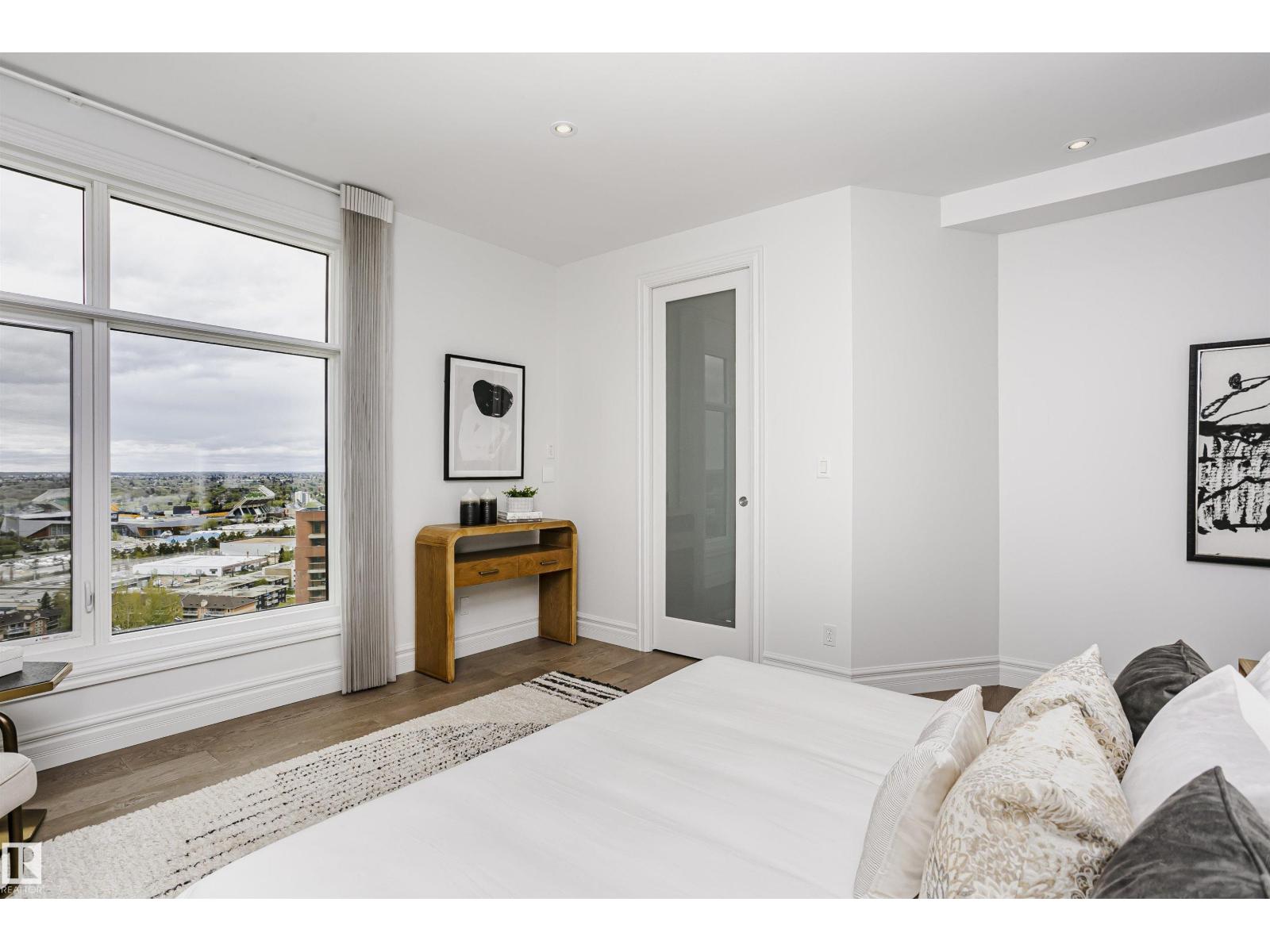 #2104 9020 JASPER AV NW - 44