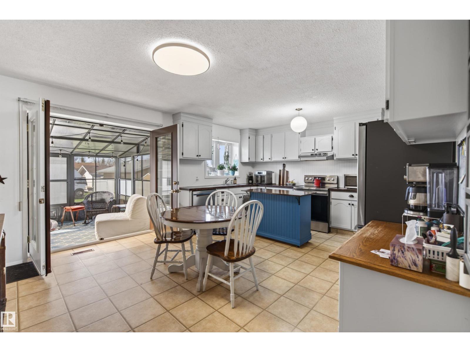 4204 43A Ave - 3