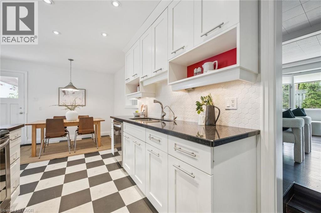 186 FORSYTH Drive - 13