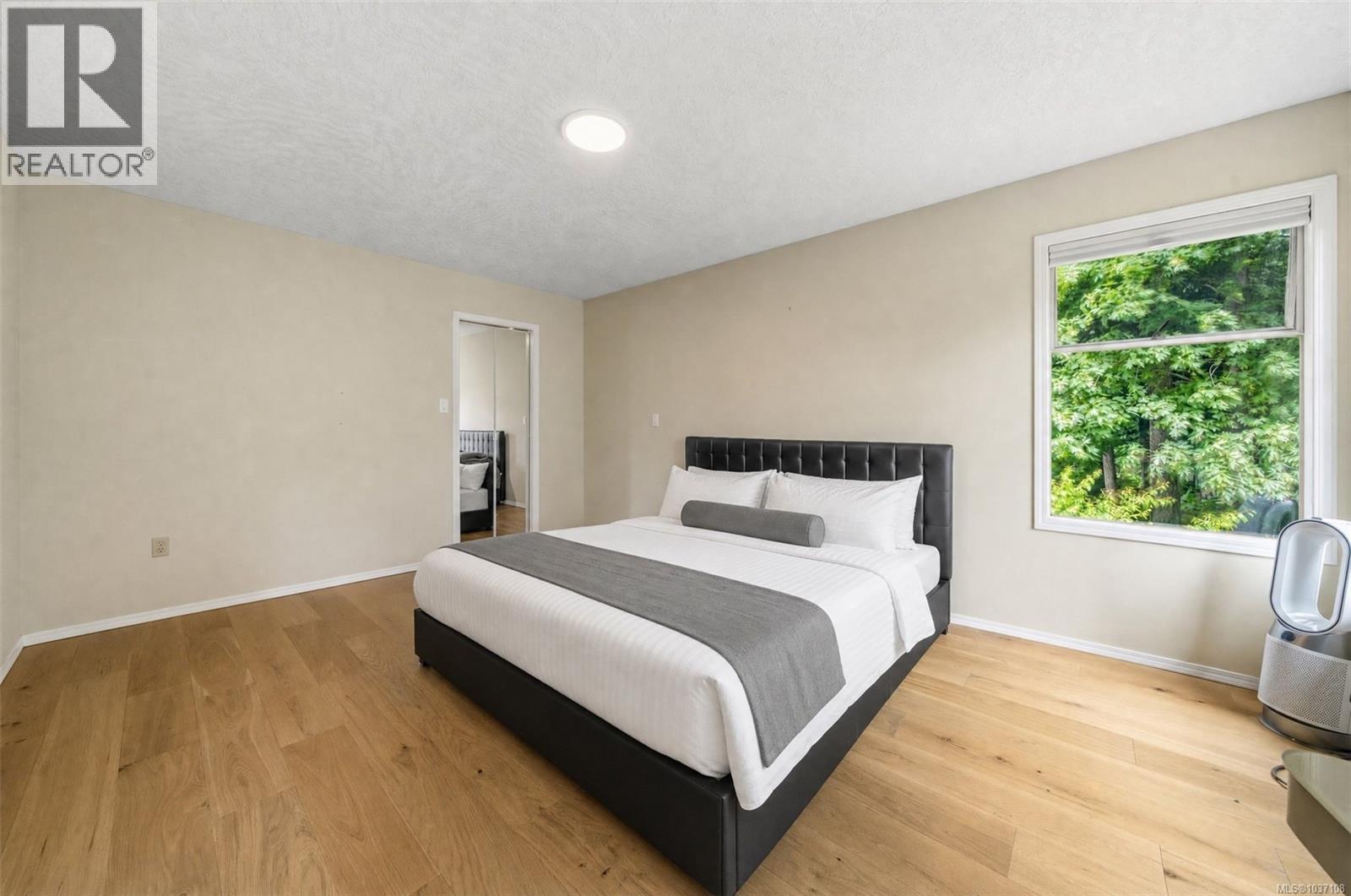 866 CAMBRIA WOOD Crt, Saanich