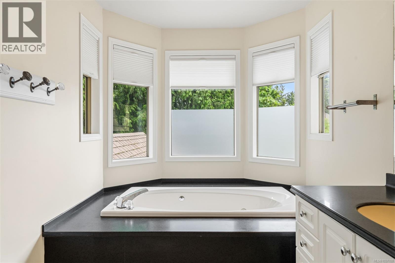 866 CAMBRIA WOOD Crt, Saanich