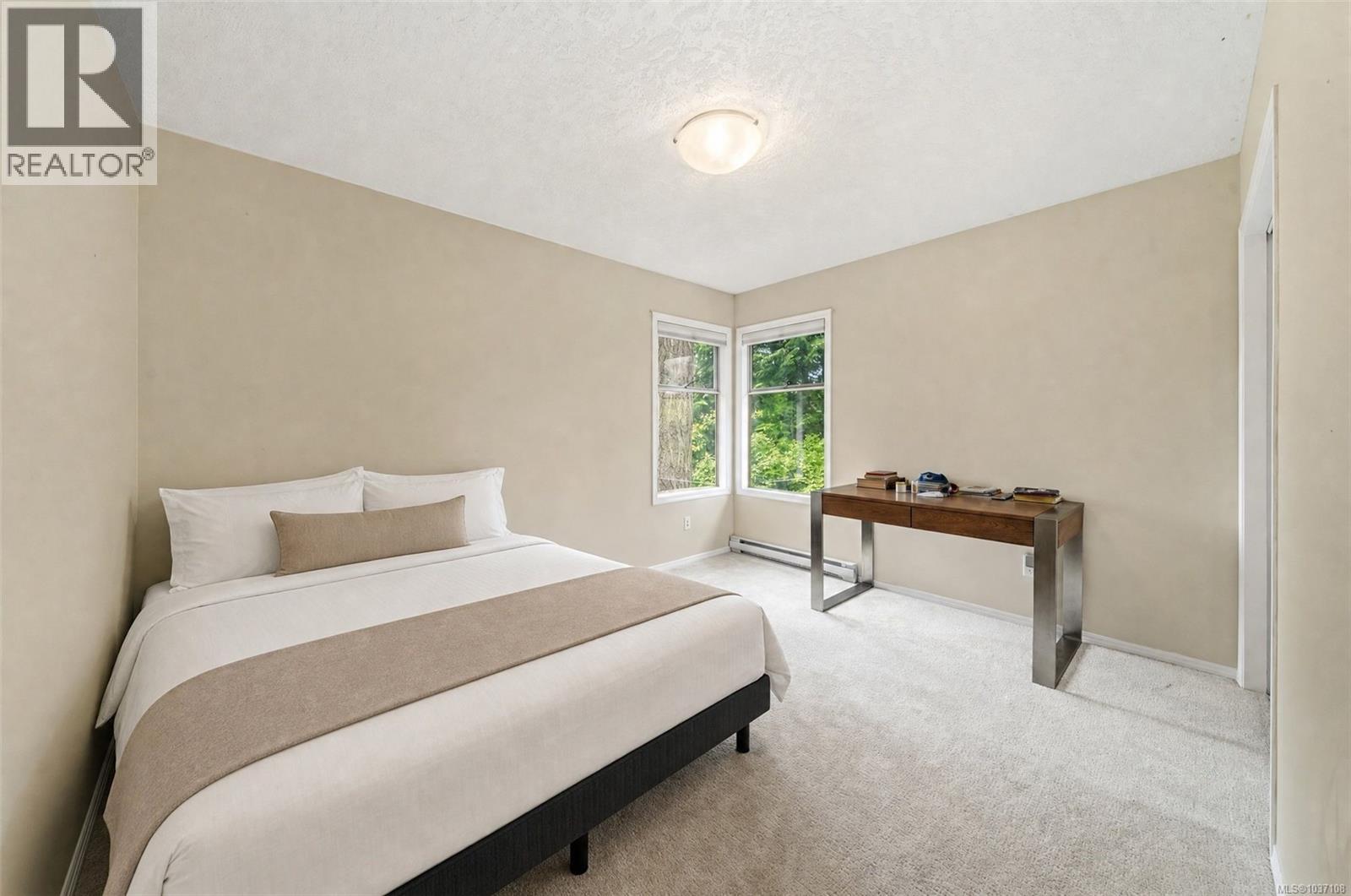 866 CAMBRIA WOOD Crt, Saanich