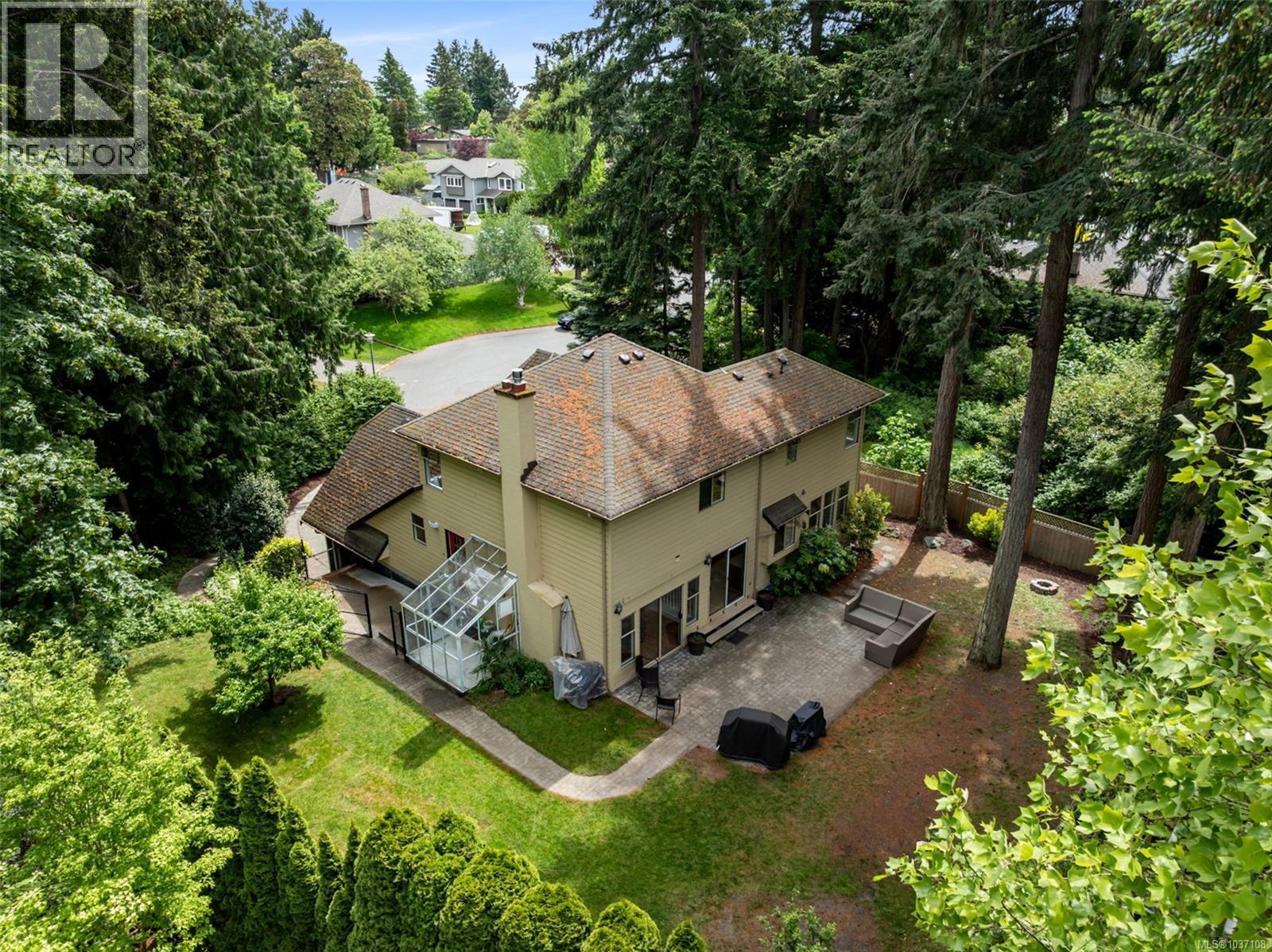 866 CAMBRIA WOOD Crt, Saanich
